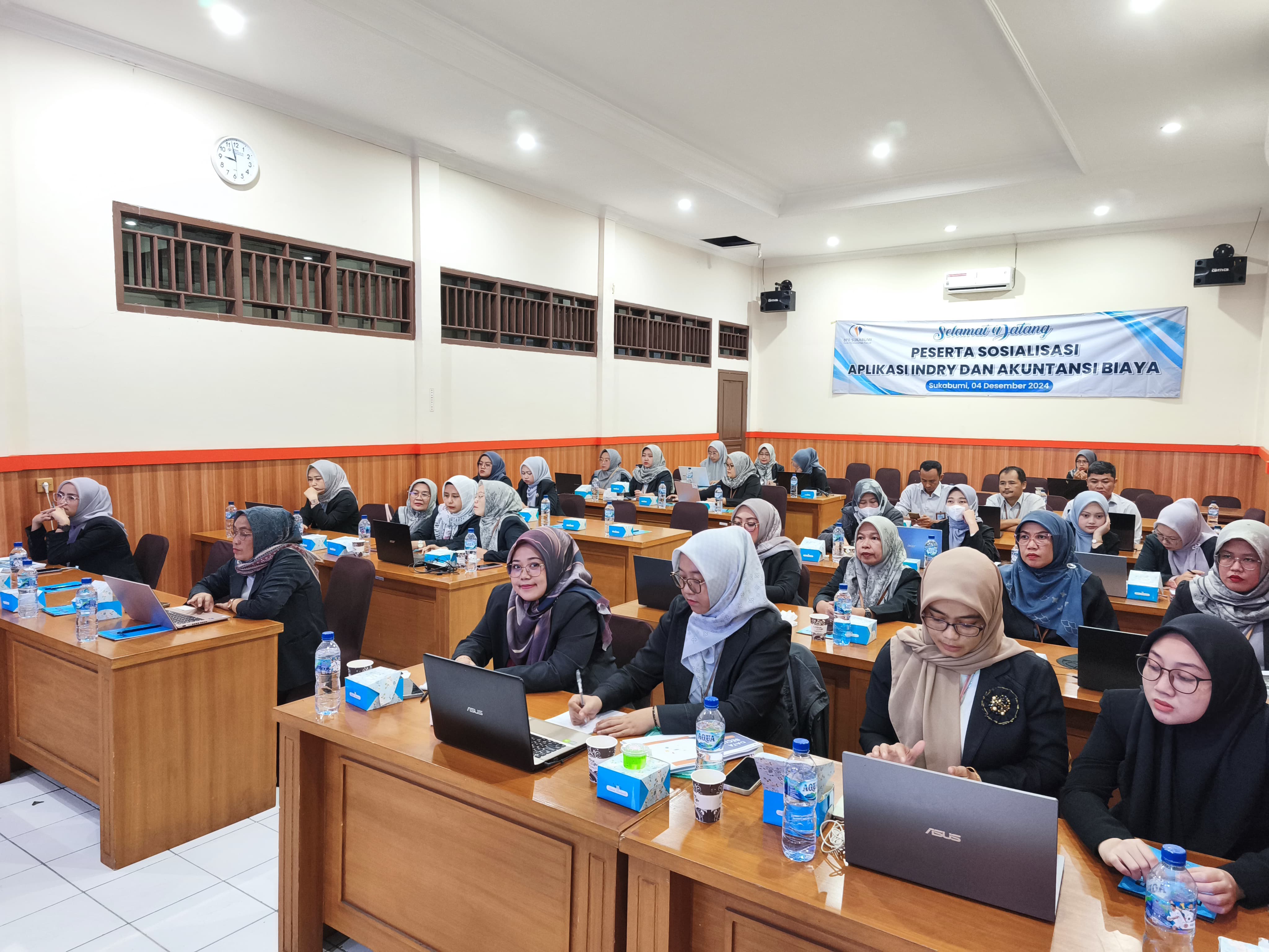 Sosialisasi Aplikasi INDRY dan Akuntansi Biaya di Tengah Hujan, Perumda BPR Sukabumi Sukses Gelar Pelatihan
