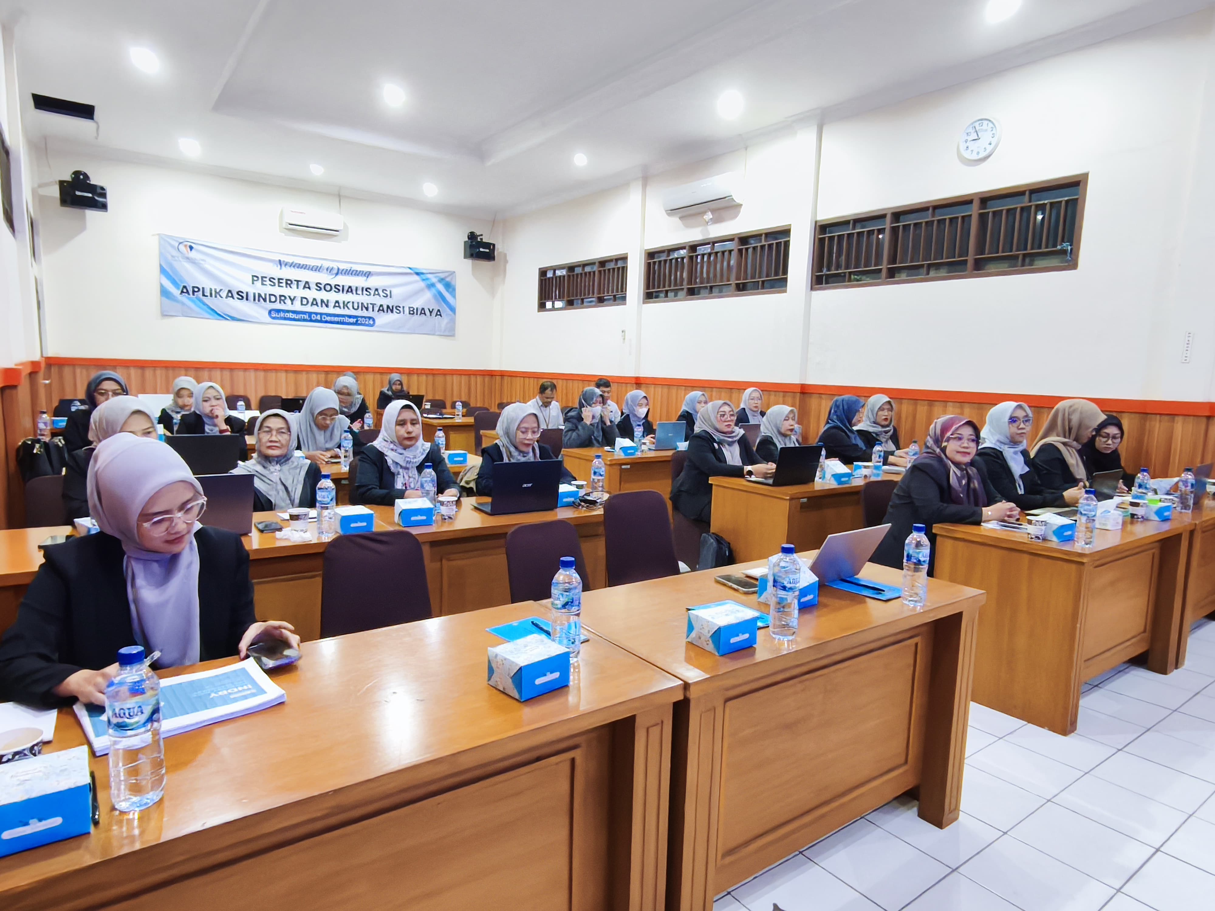 Sosialisasi Aplikasi INDRY dan Akuntansi Biaya di Tengah Hujan, Perumda BPR Sukabumi Sukses Gelar Pelatihan